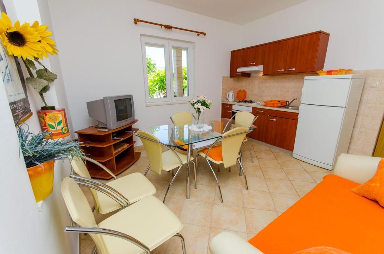 Apartments Ivana Trogir Exterior photo